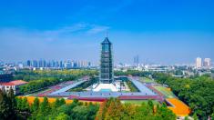 Porcelánová věž v Nankingu přestála lidskou krutost i zásah bleskem