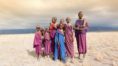 Jedno kolo na vesnici a špinavý hadr místo oblečení: jak se žije masajským dětem