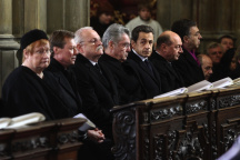 Bývalý francouzský prezident Nicolas Sarkozy během smutečního obřadu