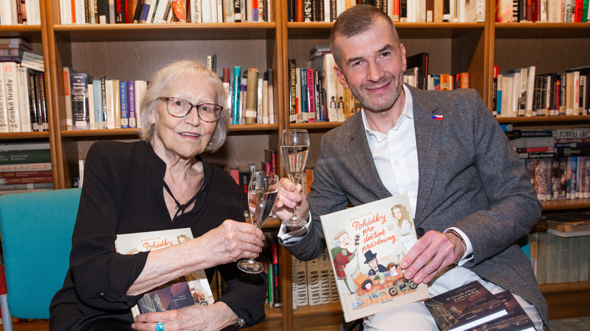 Moderátor Jakub Železný představil svoji knižní prvotinu a pohádky své zesnulé maminky  