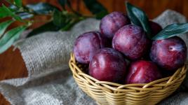 Proč jíst švestky: jsou prevencí rakoviny a bojují s cholesterolem