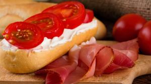 Domácí sýr: Zapomeňte na éčka a drahotu. Zvládnete ho vyrobit doma. A levně!