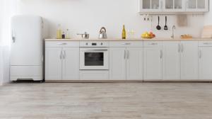 Jak vybrat podlahu do kuchyně: 5 důvodů, proč vás okouzlí vinylová podlaha