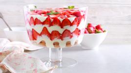 Božský trifle dezert: tři recepty na potěšení, které neomrzí. S čokoládou, kokosem i pudinkem