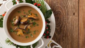 Vánoční houbová polévka s čočkou: (Ne)tradiční alternativa k rybí klasice vám může přinést penízky