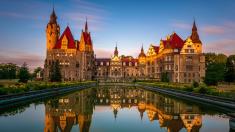 Co vidět v Polsku u hranic? Nejkrásnější vánoční trhy, vyhlášené lázně i ráj skalních měst