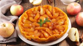 Tarte Tatin: obrácený jablečný koláč vznikl omylem, ale svět ho miluje. Upeč si ho taky!