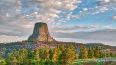 Ďáblova věž ve Wyomingu: přistáli na ní mimozemšťani a má dvojče i v Čechách!