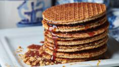Holandská stroopwafel vám slepí pusu. A brzy si poručíte další