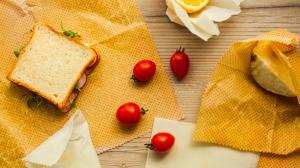 Voskované sáčky a ubrousky: Prodlužují trvanlivost a dají se vyrobit doma. Snadno! Voskované sáčky a ubrousky: Prodlužují trvanlivost a dají se vyrobit doma. Snadno!