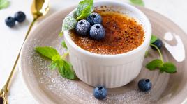 Crème brûlée: křupavá krustička, lahodný dezert. Zvládneš ho i doma!