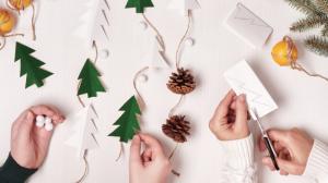 Vánoční dekorace za hubičku: Vyrobte si stromeček z citrusů nebo ozdoby ze starých žárovek