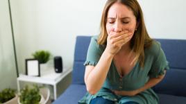 Křičí a zvrací. Scromiting překvapuje a postihuje uživatele oblíbené lehké drogy