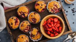 Jahodové muffiny s čokoládovými kousky: jednoduchý recept na nebe v puse