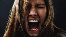 Terapie křikem: skvělý způsob, jak upustit páru a zbavit se stresu