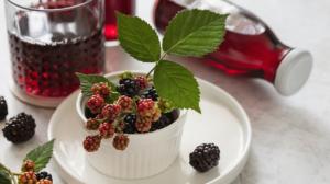 Ostružinový likér s whisky: Vyrobte si sladkou lahodu na podzimní večery Ostružinový likér s whisky: Vyrobte si sladkou lahodu na podzimní večery