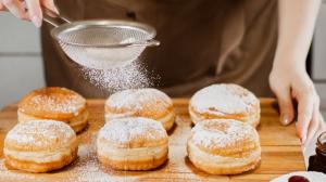 Masopustní koblihy: Teď je jejich čas! Přidejte rum, aby nenasákly, a sádlem nešetřete Masopustní koblihy: Teď je jejich čas! Přidejte rum, aby nenasákly, a sádlem nešetřete