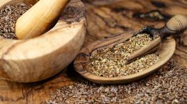 Lněné semínko překypuje omega-3 mastnými kyselinami a pomáhá trávení