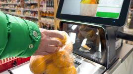 Tolik humbuku kvůli samoobslužným pokladnám. Tady je pět výhod, kvůli kterým je zbožňujeme