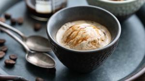Affogato: Zmrzlinový utopenec, který plave v espressu a báječně chutná. Zkuste ho!