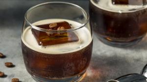 Cold brew: Tohle kafe vám nikdy nevystydne. Víte, jak na přípravu a skladování?