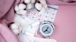 Špinění před menstruací a po ní: nemusíš hned panikařit, ale někdy to konzultaci s lékařem vyžaduje