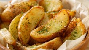 Americké brambory: Aby křupaly a chutnaly božsky, sůl si nechte na závěr. A co dál?