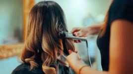 Vlasové trendy 2026: vsaď na přirozenost, lehkost a zůstaň sama sebou