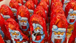 Vesele Vánoce v srpnu? Regály obchodních řetězců se zaplnily vánočními figurkami Vesele Vánoce v srpnu? Regály obchodních řetězců se zaplnily vánočními figurkami