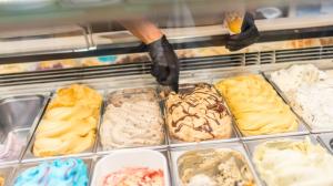 Kopeček za „pade“, zmrzlina v kelímku za 240 korun. Ceny ledového osvěžení vystřelily vzhůru Kopeček za „pade“, zmrzlina v kelímku za 240 korun. Ceny ledového osvěžení vystřelily vzhůru