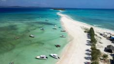 Ministerstvo varuje před cestami na oblíbený ostrov. Ovládla ho armáda