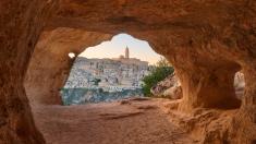 Matera: někdejší ostudu Itálie musíte navštívit. V jeskynních obydlích se tu žilo ještě po 2. světové válce