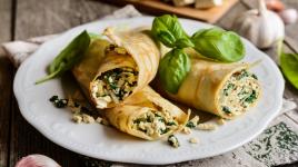 Slané palačinky 5x jinak: chutnají se špenátem, ale i s lososem nebo červenou řepou
