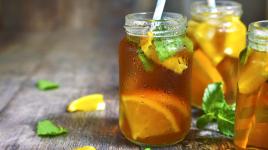 Domácí ledový čaj: 5 tipů na dokonalé osvěžení, které se ti postará o pitný režim