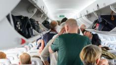 Aerolinky začaly trestat neukázněné cestující. Za typický nešvar hrozí cestovatelům pokuta