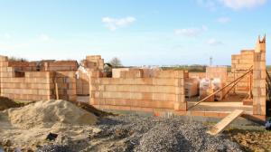 Jak na stavbu garáže: Od plánu po hotové stání Jak na stavbu garáže: Od plánu po hotové stání