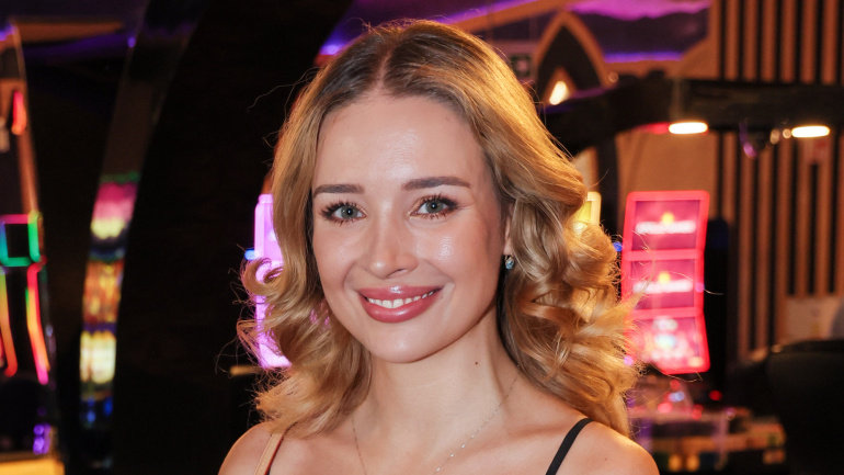 Nicole Šáchová, Zrádci