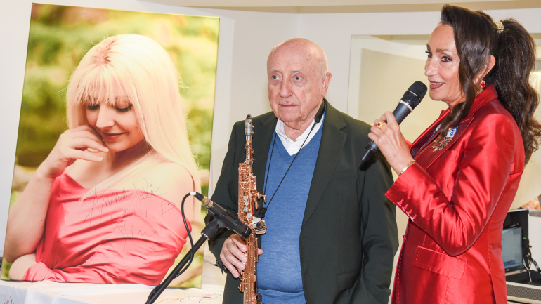 Klaudia Eis, Pokoj v hlavě i na hlavě, Sisa Sklovska