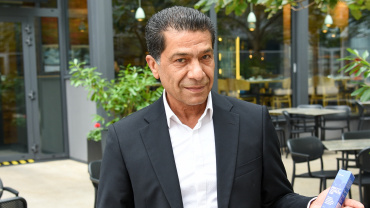 Patron hasičů, Fawad Nadri