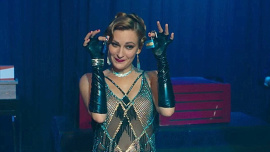 Hrdina, Bára Jánová