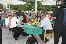 Karel Svoboda, Vendula Svobodová a Jiří Bartoška na KVIFF 2005.  foto:Herminapress.cz