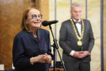 Iva Janžurová
