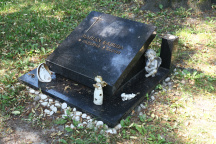 Hrob, Marián Labuda