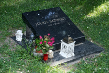 Hrob, Július Satinský
