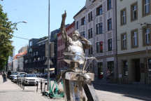 Hrob, Július Satinský