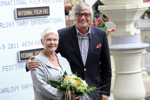 Jiří Bartoška, Judi Dench