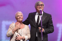 Jiří Bartoška, Judi Dench