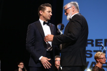 Jiří Bartoška, Jeremy Renner