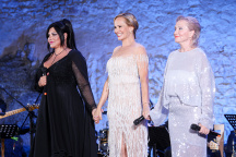 Monika Absolonová, Bára Basiková, Ilona Csáková