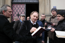 Dan Brown